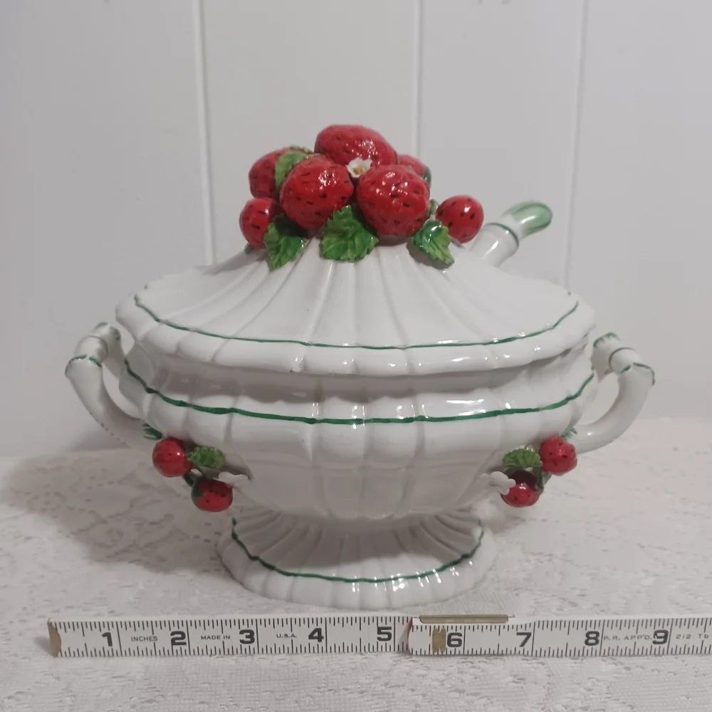 Italian Strawberry Tureen - Picture 2 of 13
